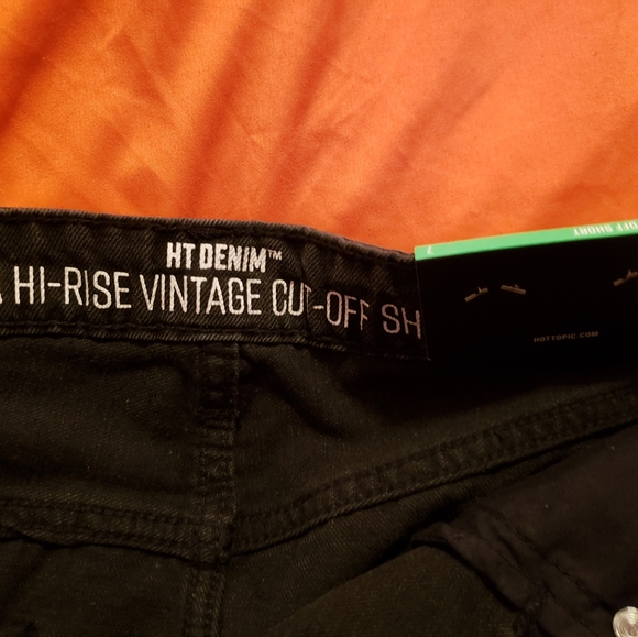 Women Chorts - Picture 9 of 16